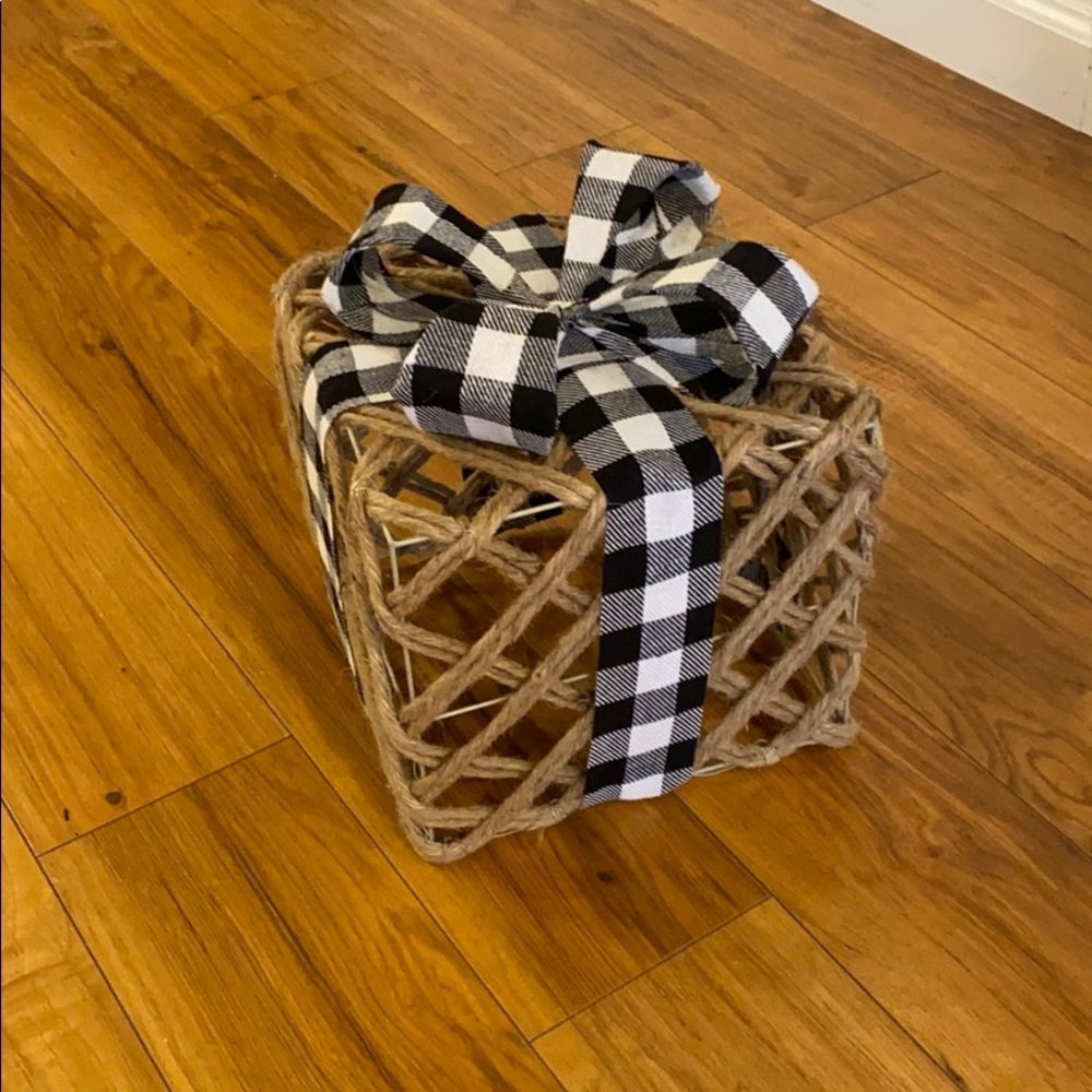 NWOT SEASONAL DECORATION